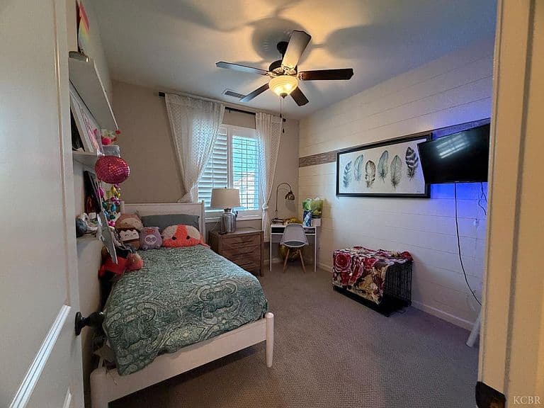 Listing photo 5