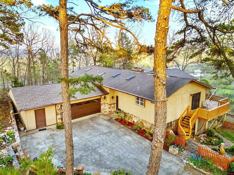 Listing photo 3