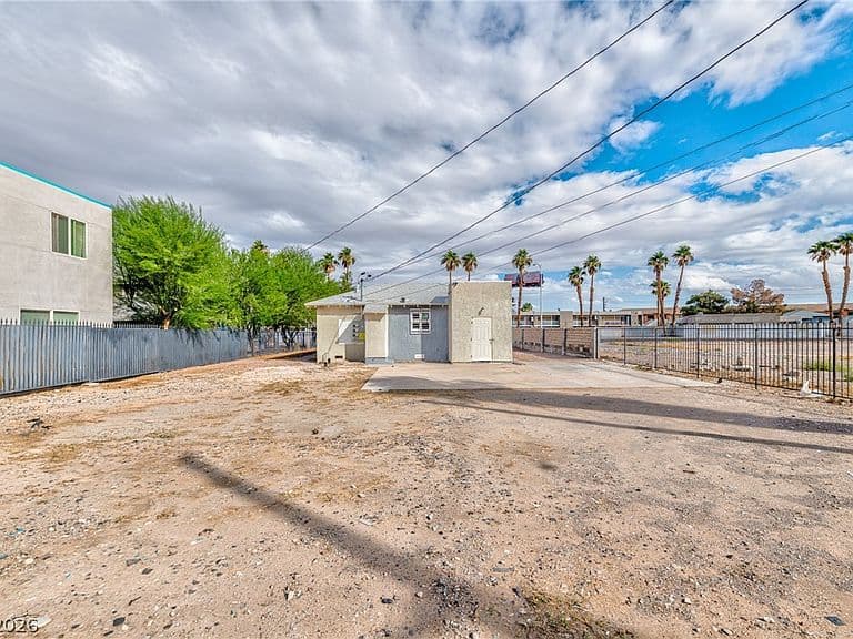 Listing photo 4