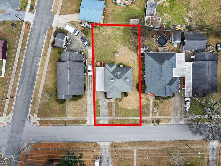 Listing photo 4