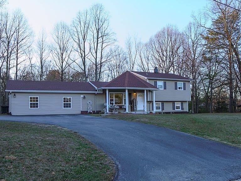 Listing photo 2