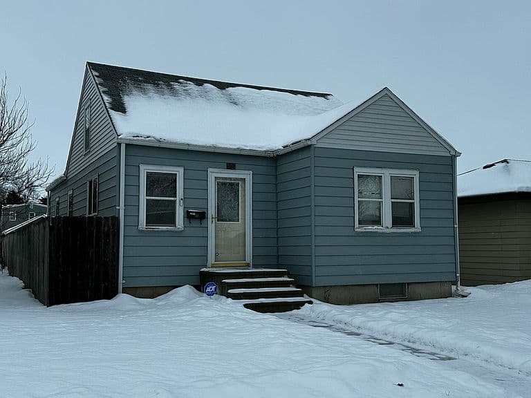 Listing photo 2