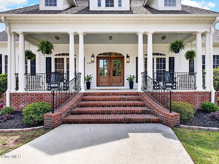Listing photo 4