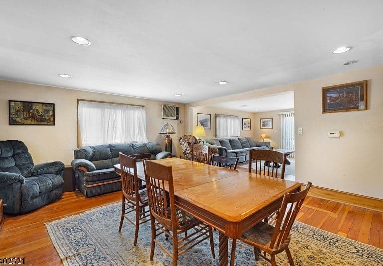 Listing photo 5