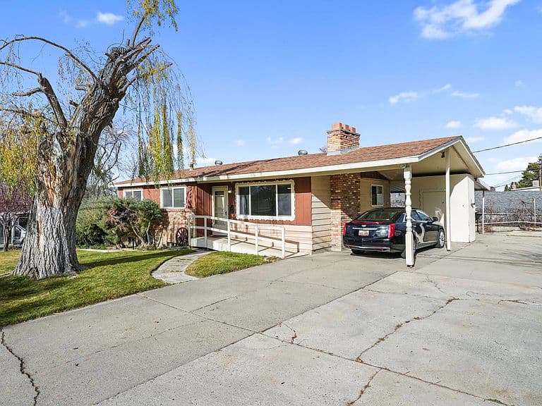 Listing photo 3