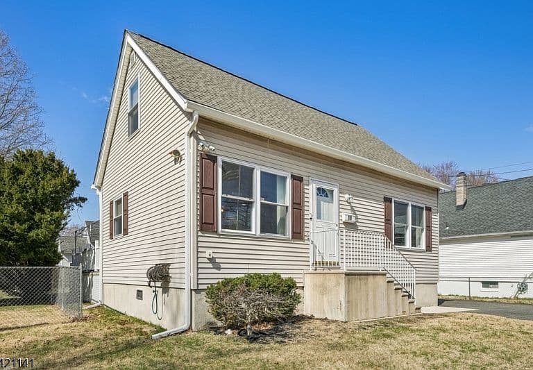 Listing photo 3