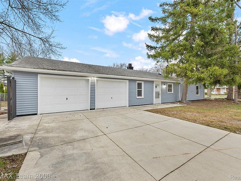 Listing photo 4
