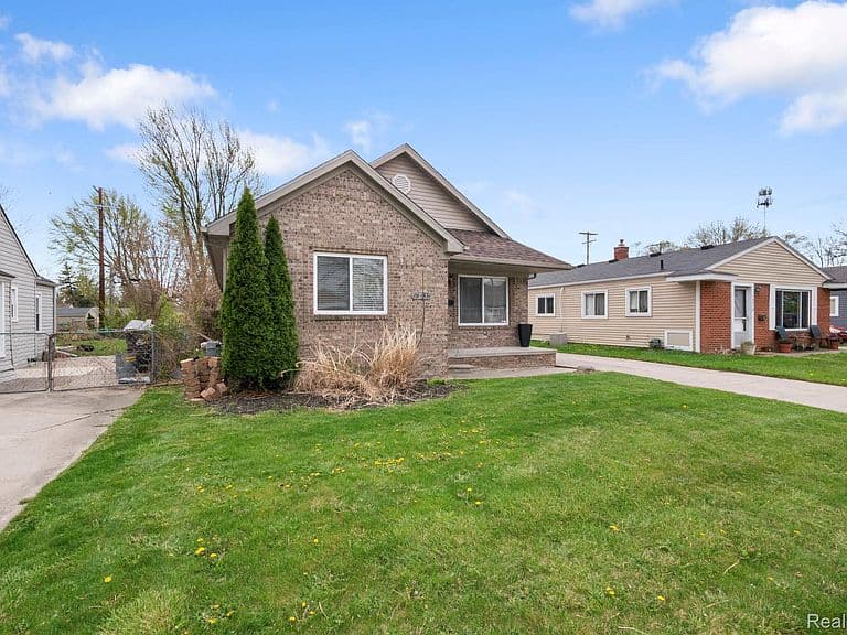 Listing photo 3