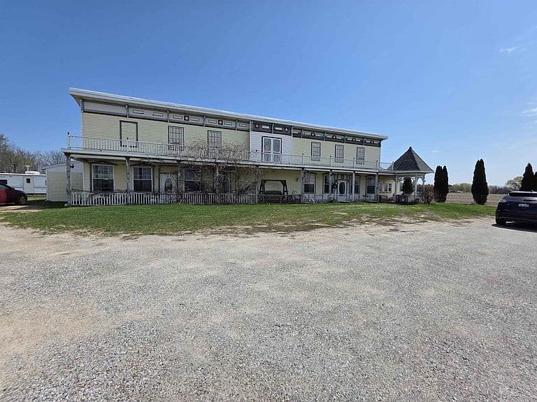 Listing photo 3