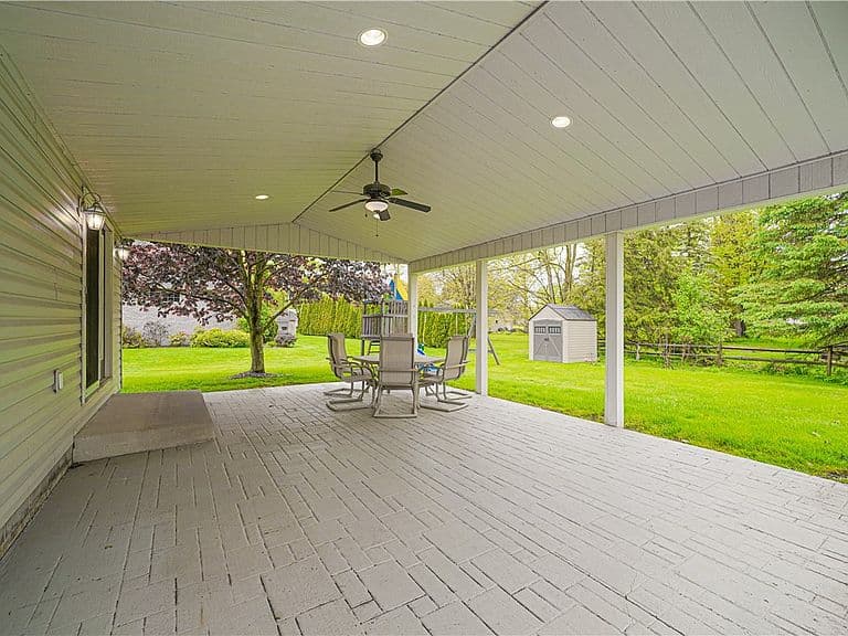 Listing photo 4