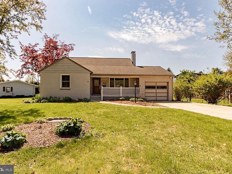 Listing photo 2
