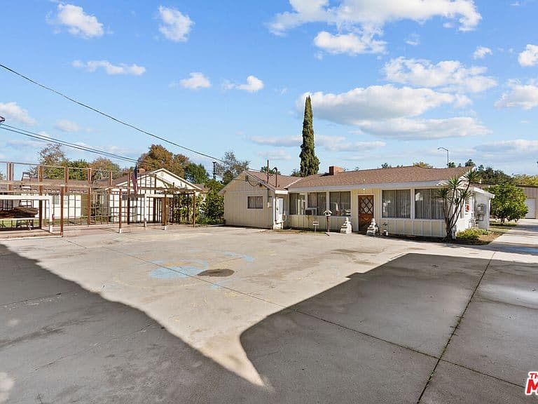 Listing photo 5