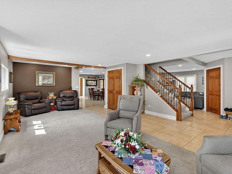 Listing photo 5