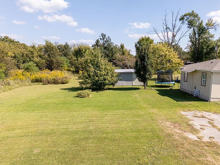 Listing photo 4