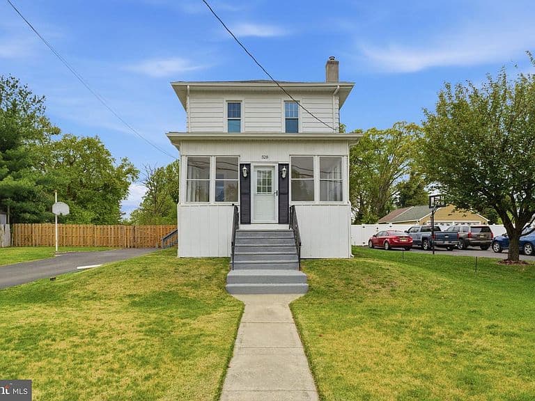 Listing photo 2
