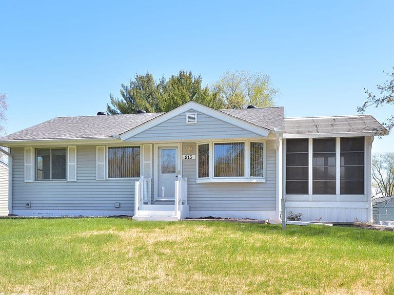 Listing photo 3