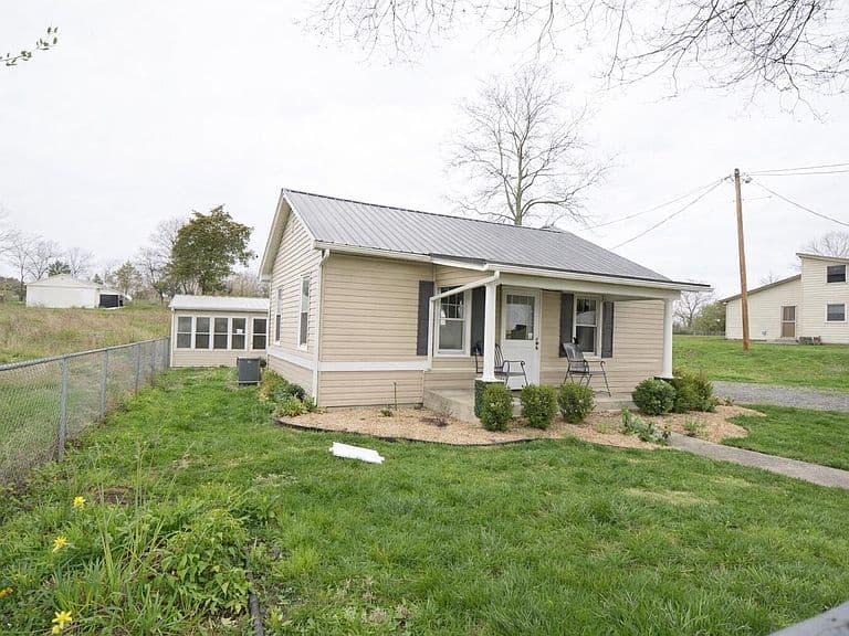 Listing photo 2