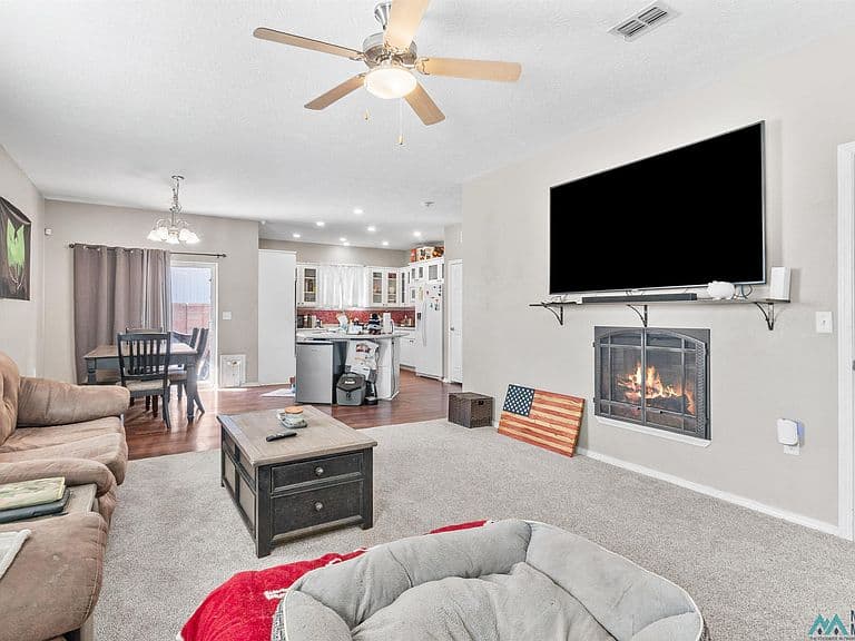 Listing photo 4
