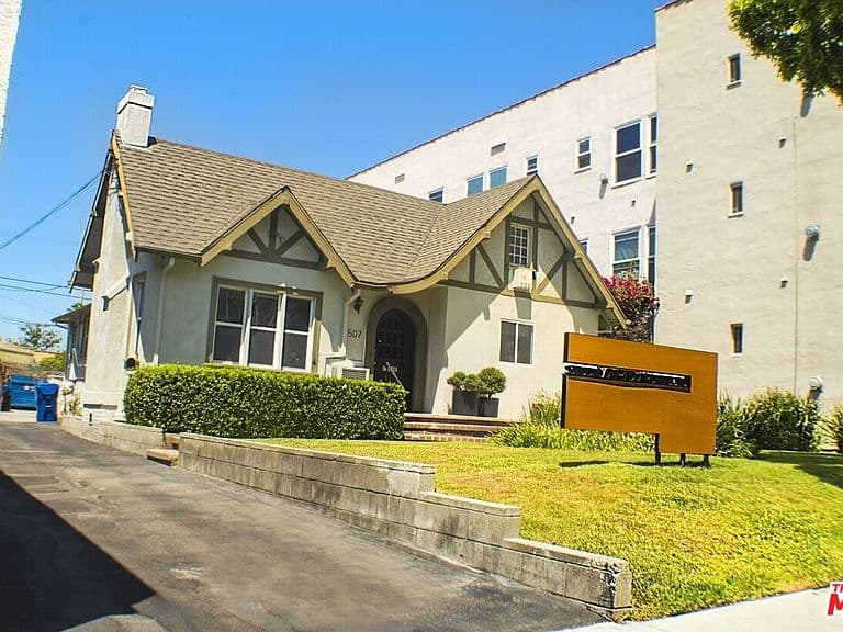 Listing photo 3