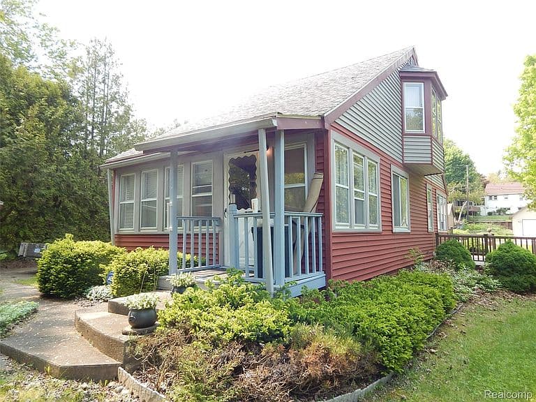 Listing photo 2