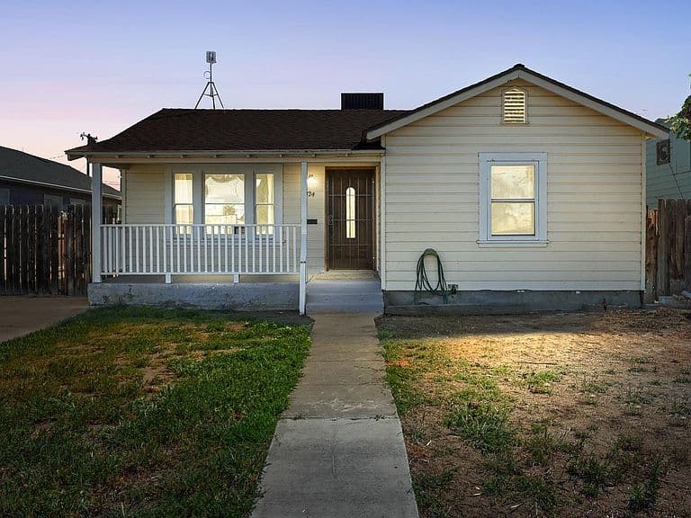 Listing photo 2