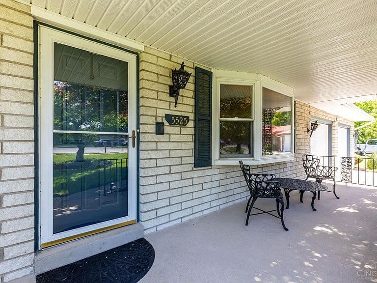 Listing photo 3