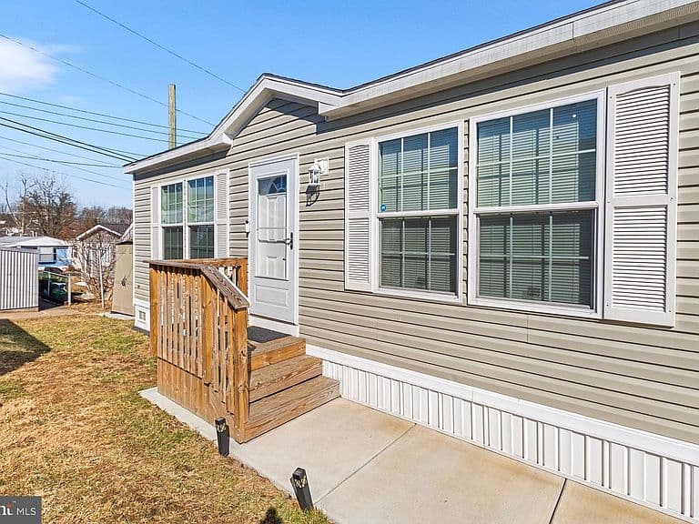 Listing photo 5
