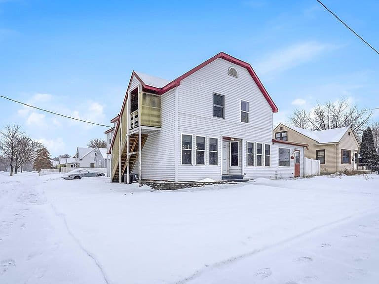 Listing photo 2