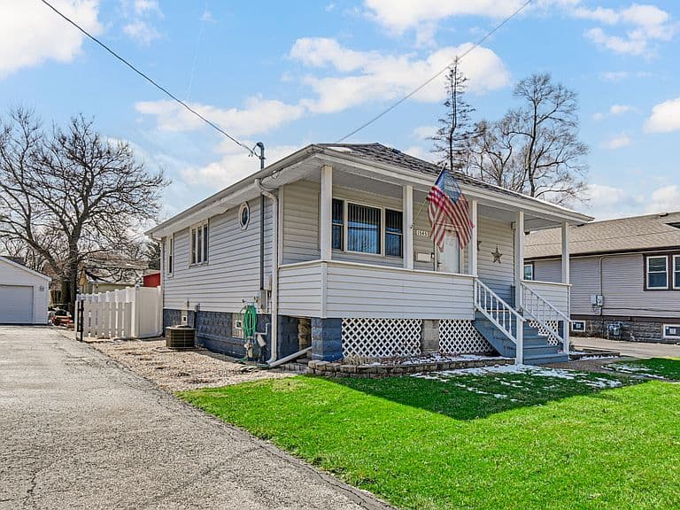 Listing photo 4