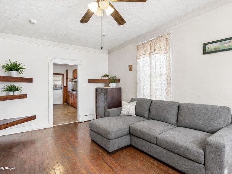Listing photo 2