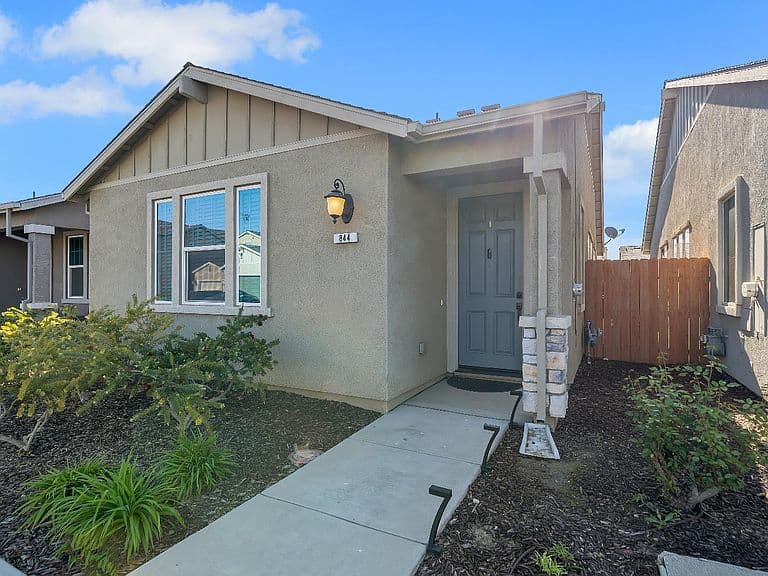 Listing photo 3