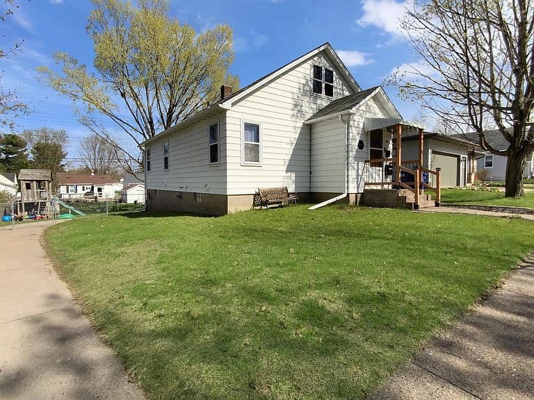 Listing photo 2