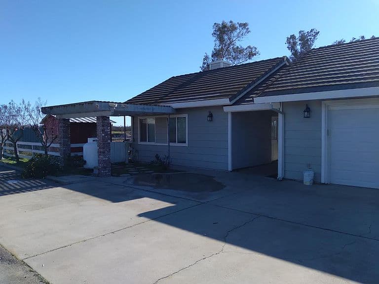 Listing photo 5