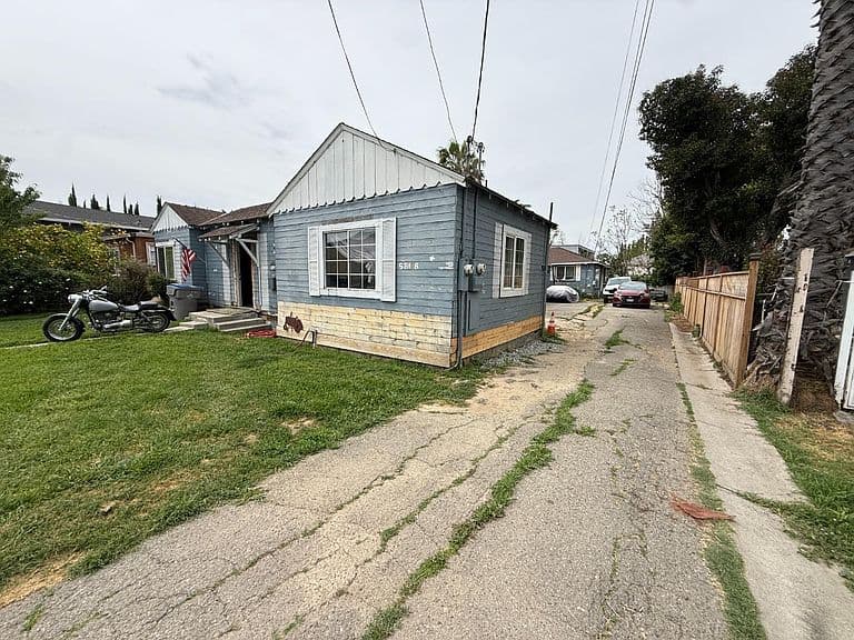 Listing photo 2