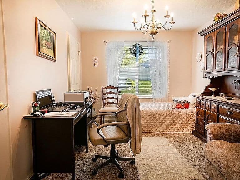 Listing photo 5