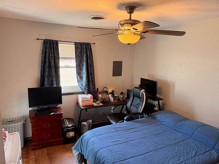 Listing photo 5