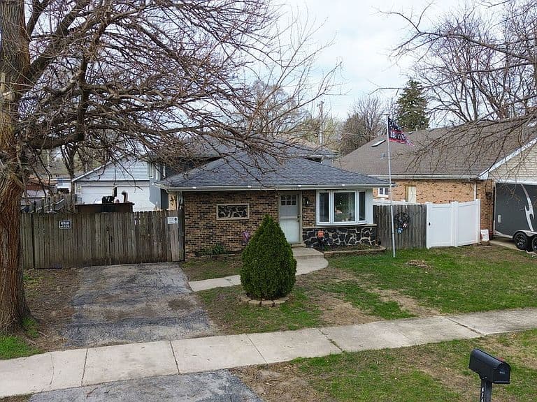 Listing photo 3