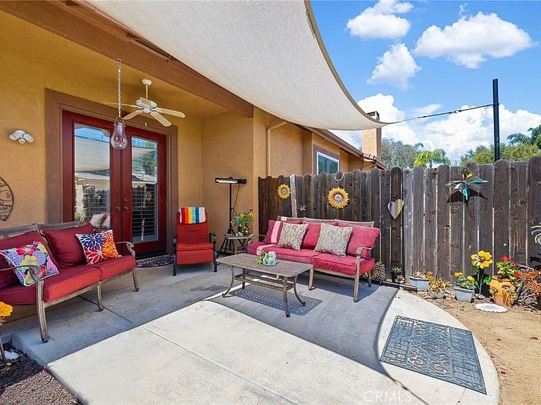 Listing photo 5