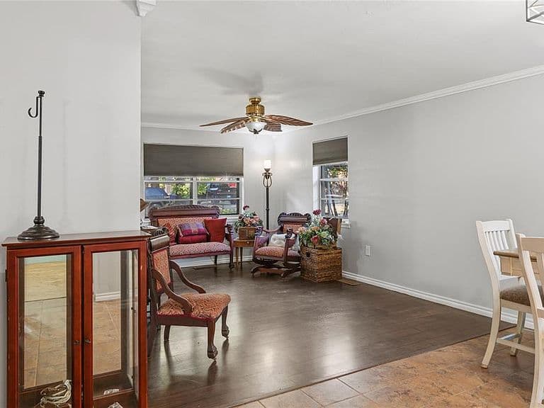 Listing photo 5