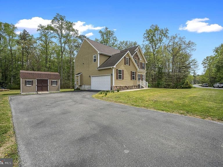 Listing photo 2