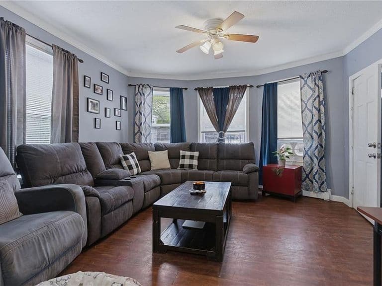 Listing photo 2