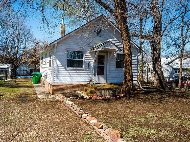 Listing photo 3