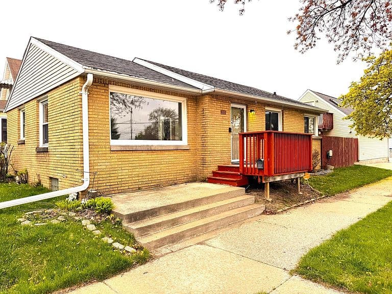 Listing photo 2