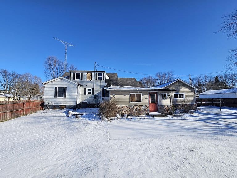 Listing photo 3