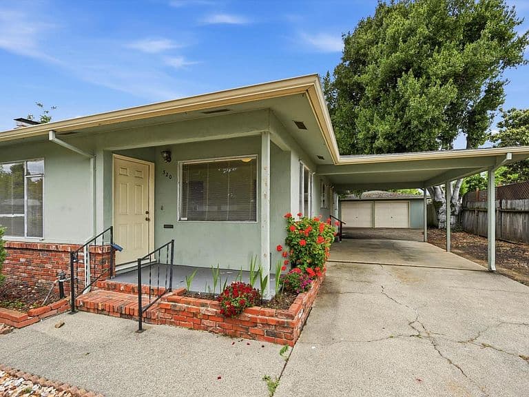Listing photo 3