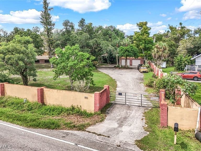 Listing photo 5