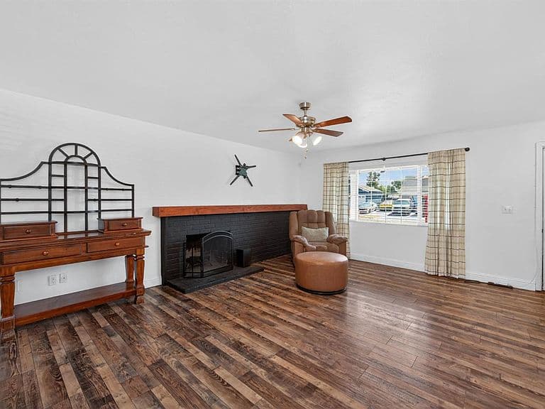Listing photo 5