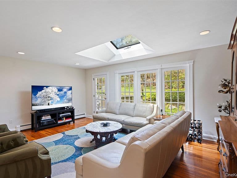 Listing photo 5