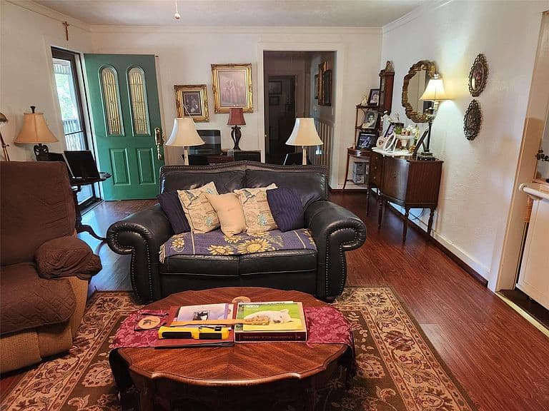 Listing photo 3
