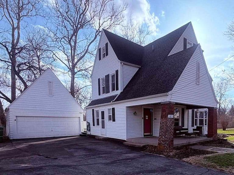 Listing photo 2
